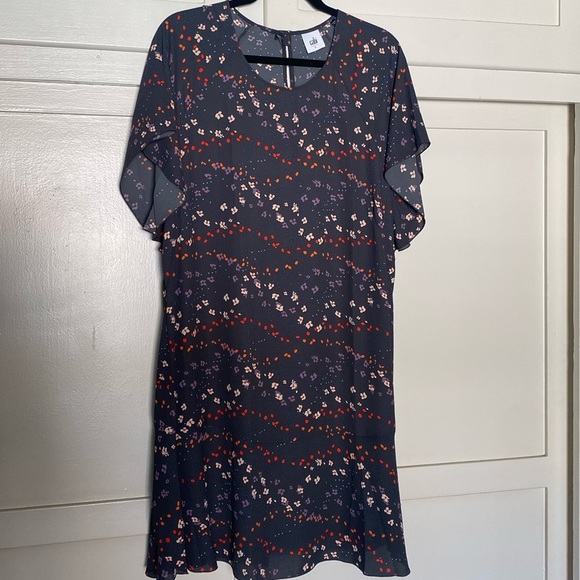 CABI "MUSE" 🩶GRAY🩶 MULTICOLOR FLORAL SHORT FLUTTER DRESS SIZE LARGE 🌟NWOT🌟 - Picture 4 of 15